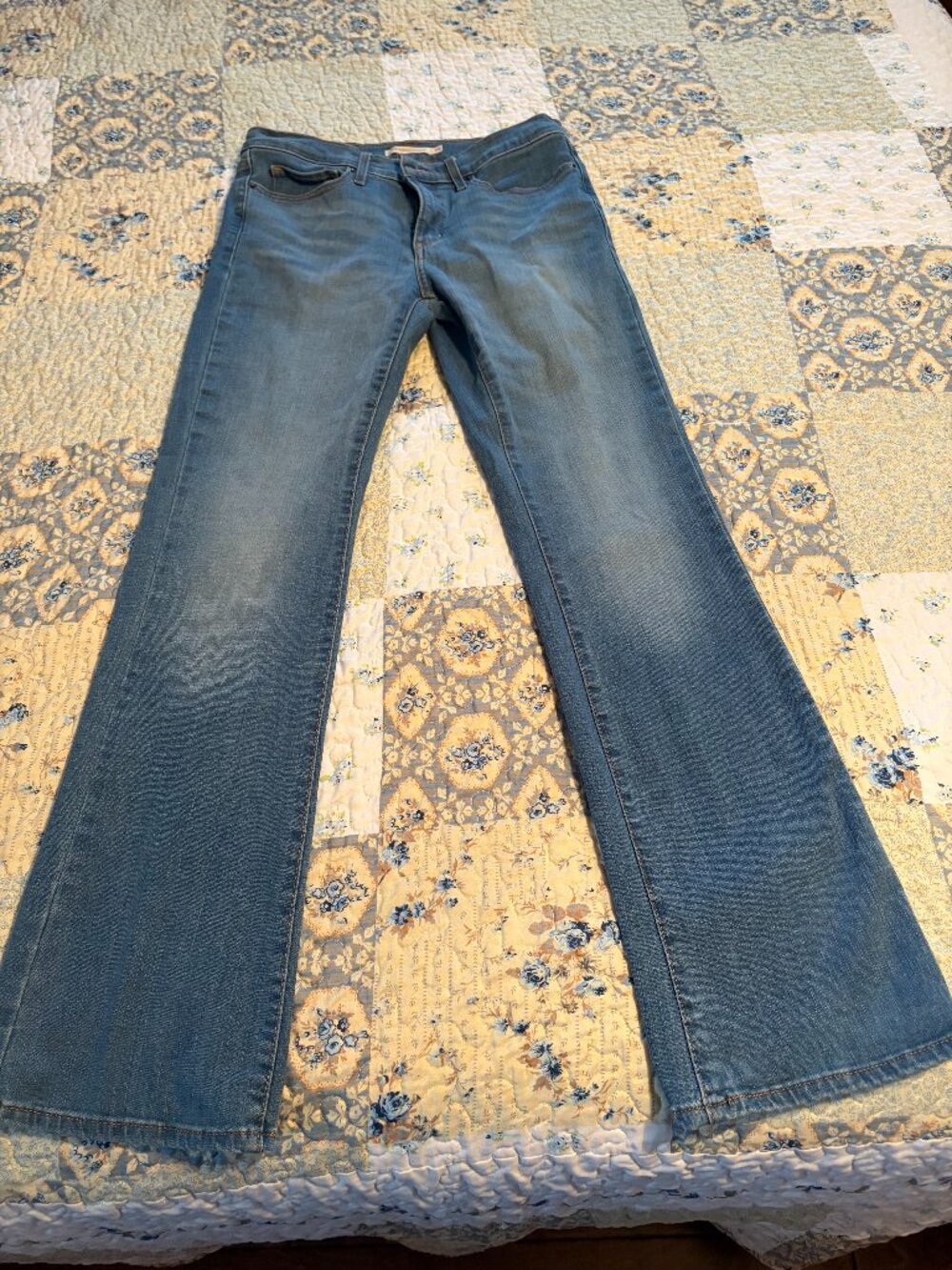 Levi's 315 Shaping Bootcut Jeans